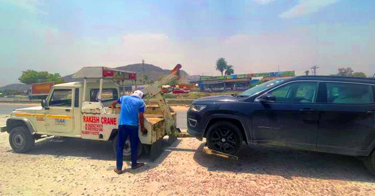 broken down jeep compass towed by rsa
