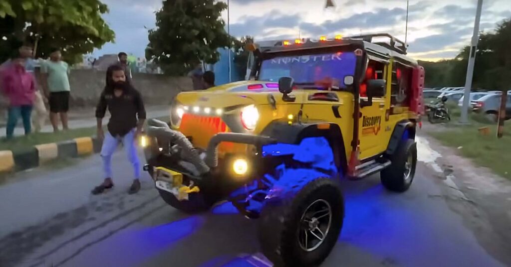 dancing mahindra thar