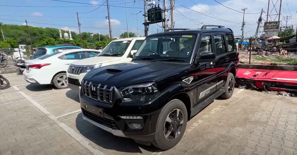 mahindra scorpio classic front three quarters