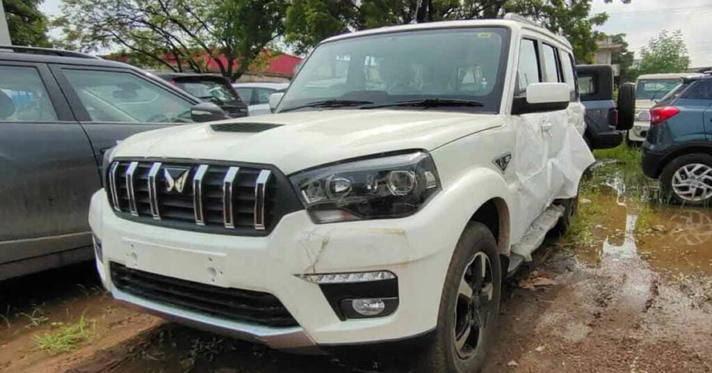 mahindra scorpio classic white front three quarters