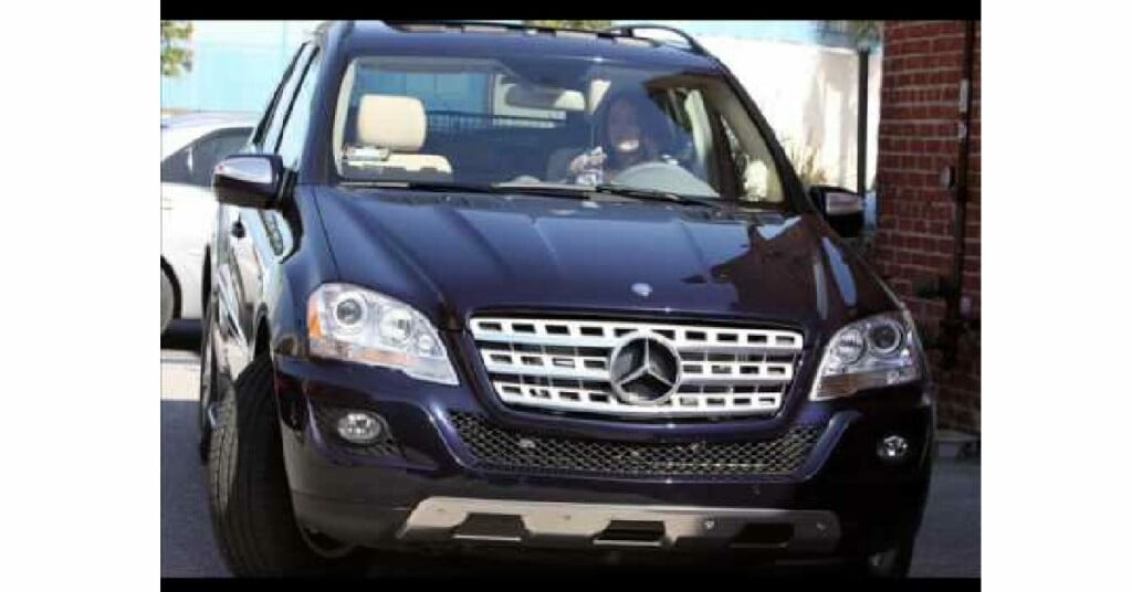 Miley Cyrus Mercedes ML450 Hybrid