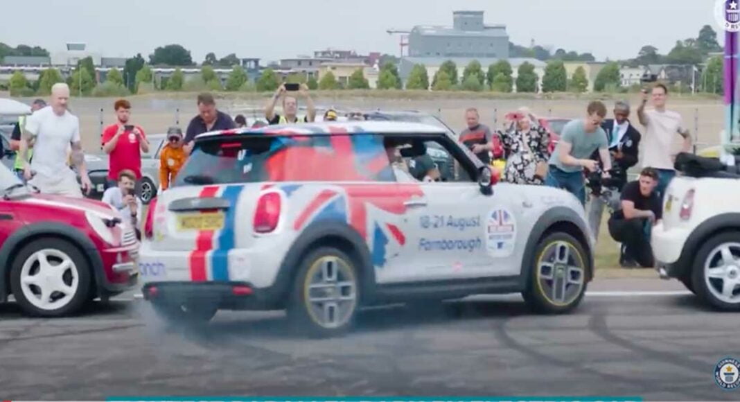 Mini Electric Sets World Record for Parallel Parking for am EV