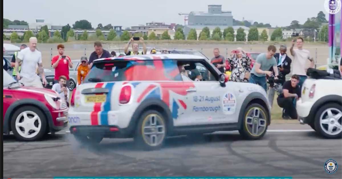 Mini Electric Sets World Record for Parallel Parking for am EV