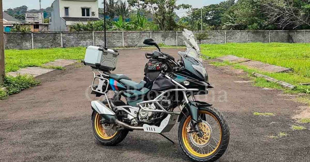 modified bajaj pulsar 220 ducati multistrada min