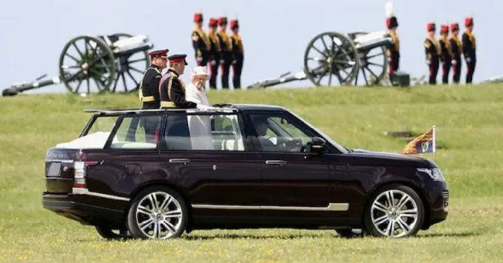 Queen Elizabeth Range Rover LWB Landaulet