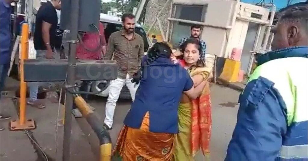 women fighting each other