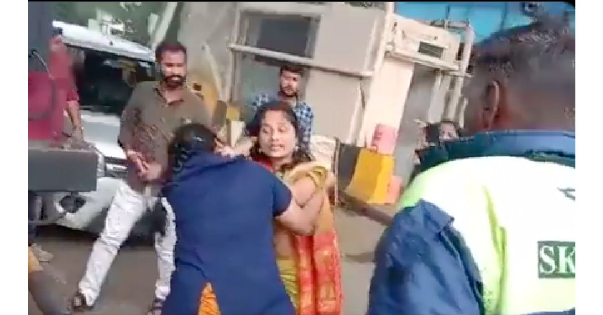 Women Punching Each Other at Toll Plaza