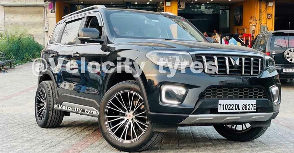 Mahindra Scorpio N with 20-inch aftermarket alloy wheels