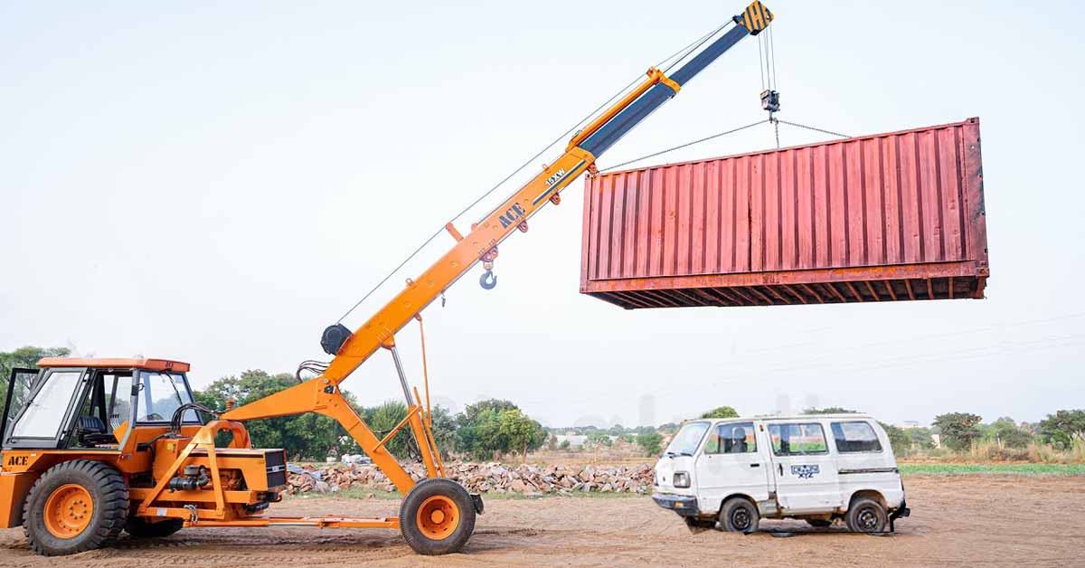 4-ton container dropped on Maruti Omni