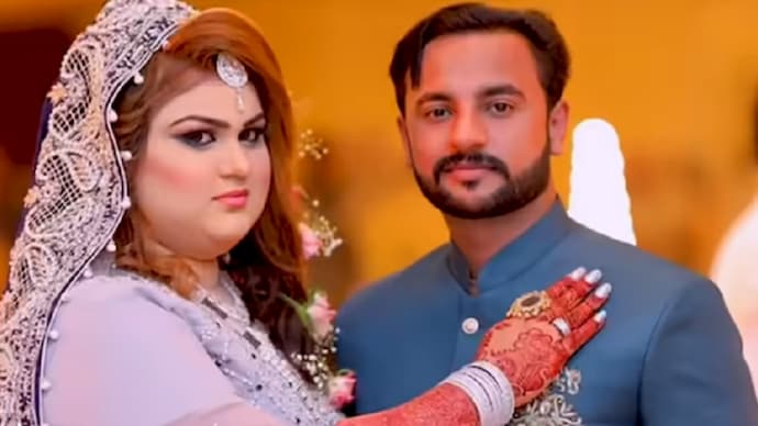 Pakistani Woman Gear Changing Style