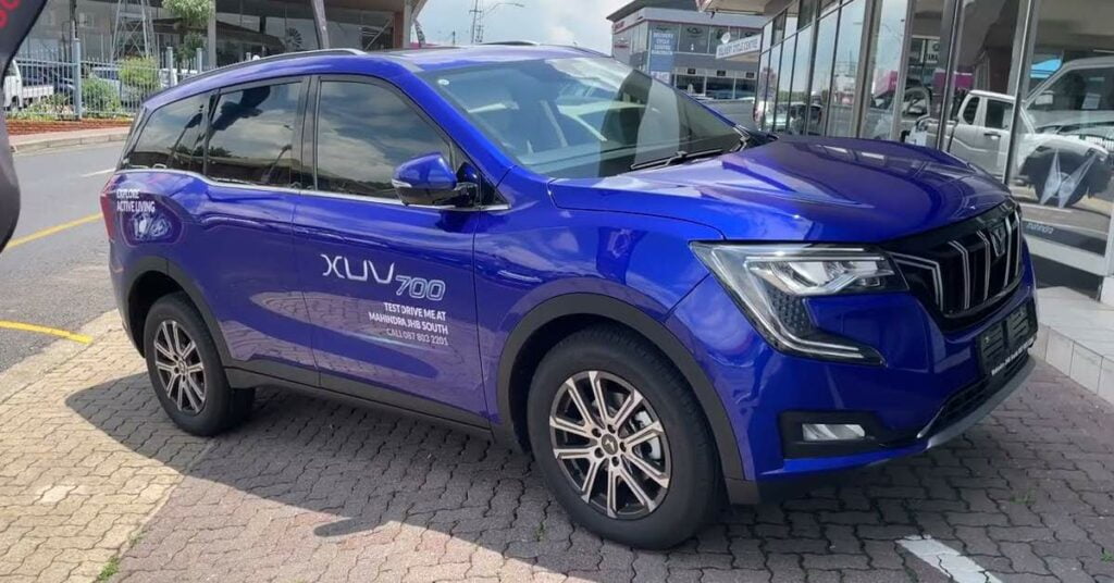 South African Vlogger Reviews Mahindra XUV700