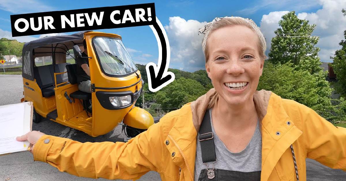 US Couple / Vloggers Buy an Auto-Rickshaw