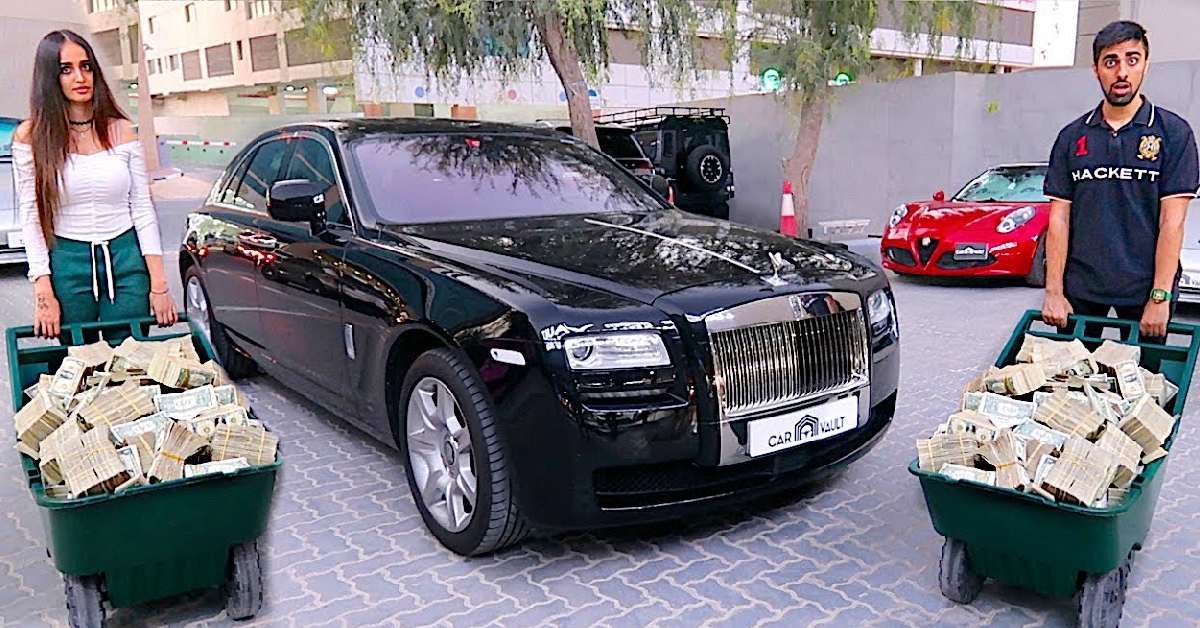 Indian Vlogger Buys Rolls Royce Using $1 Bills