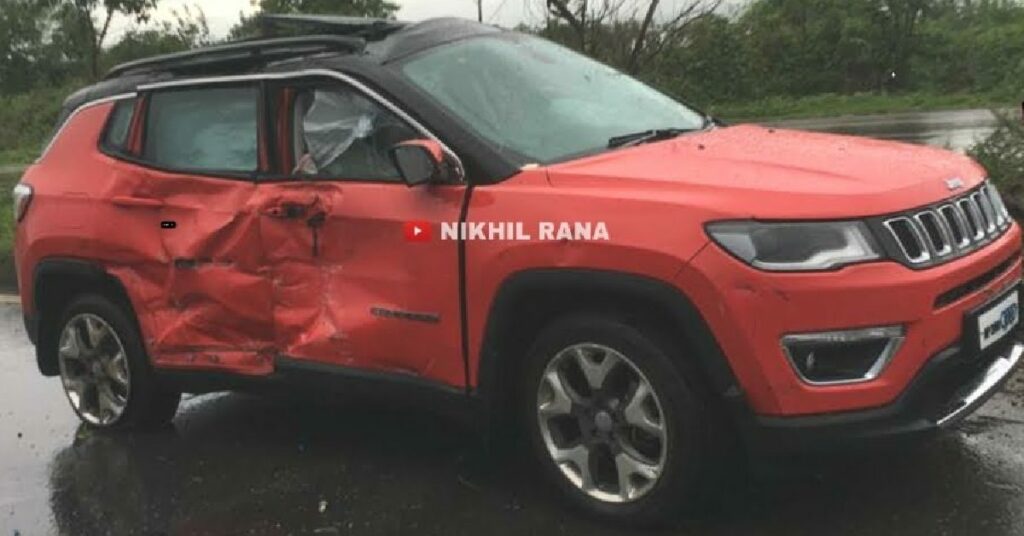 Jeep Compass Crashes at 120 km/h