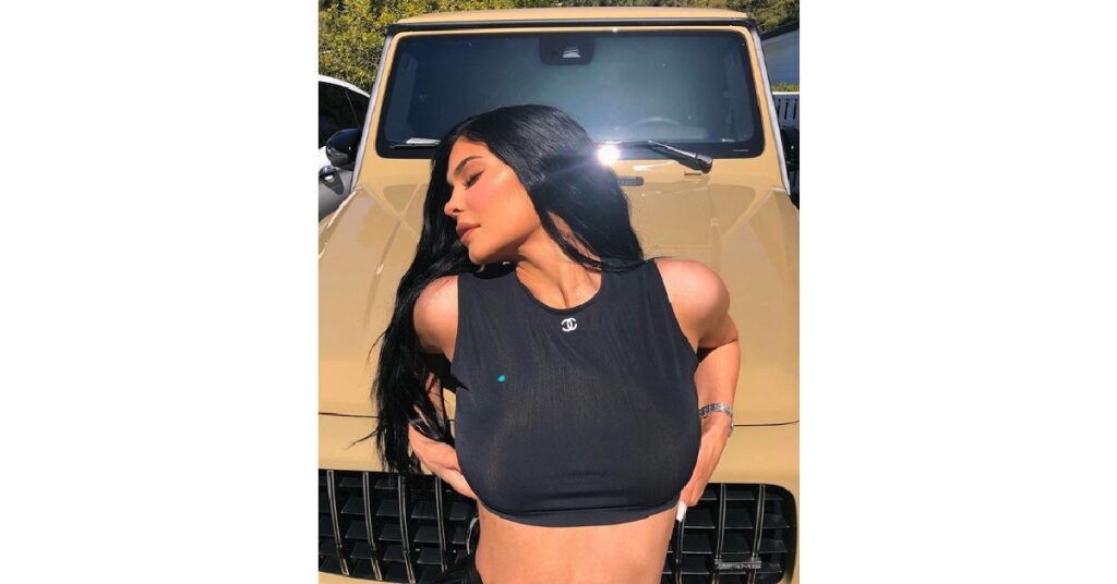 Kylie Jenner with her Mercedes G-Wagon