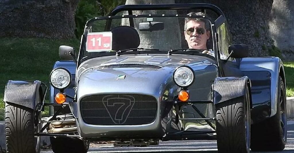Simon Cowell con Rolls Caterham 7 CSR