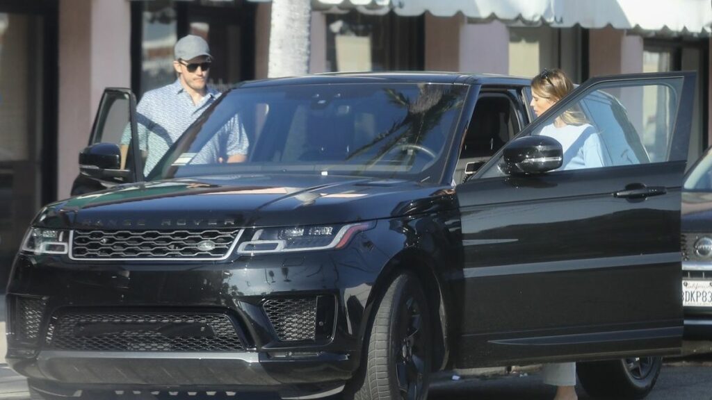 Chris Pratt with his Range Rover Sport