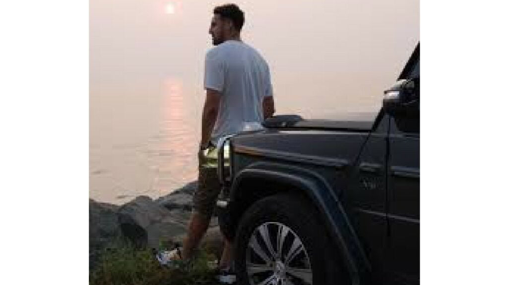 Klay Thompson with his Mercedes G-Wagon