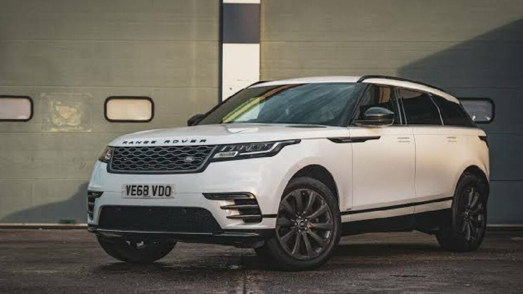 Klay Thompson with his Range Rover Velar