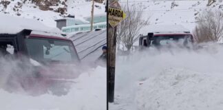 mahindra thar bonnet-level snow