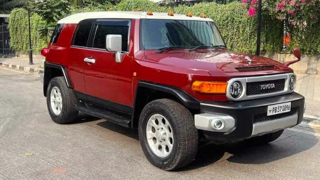 toyota fj cruiser india front three quarters