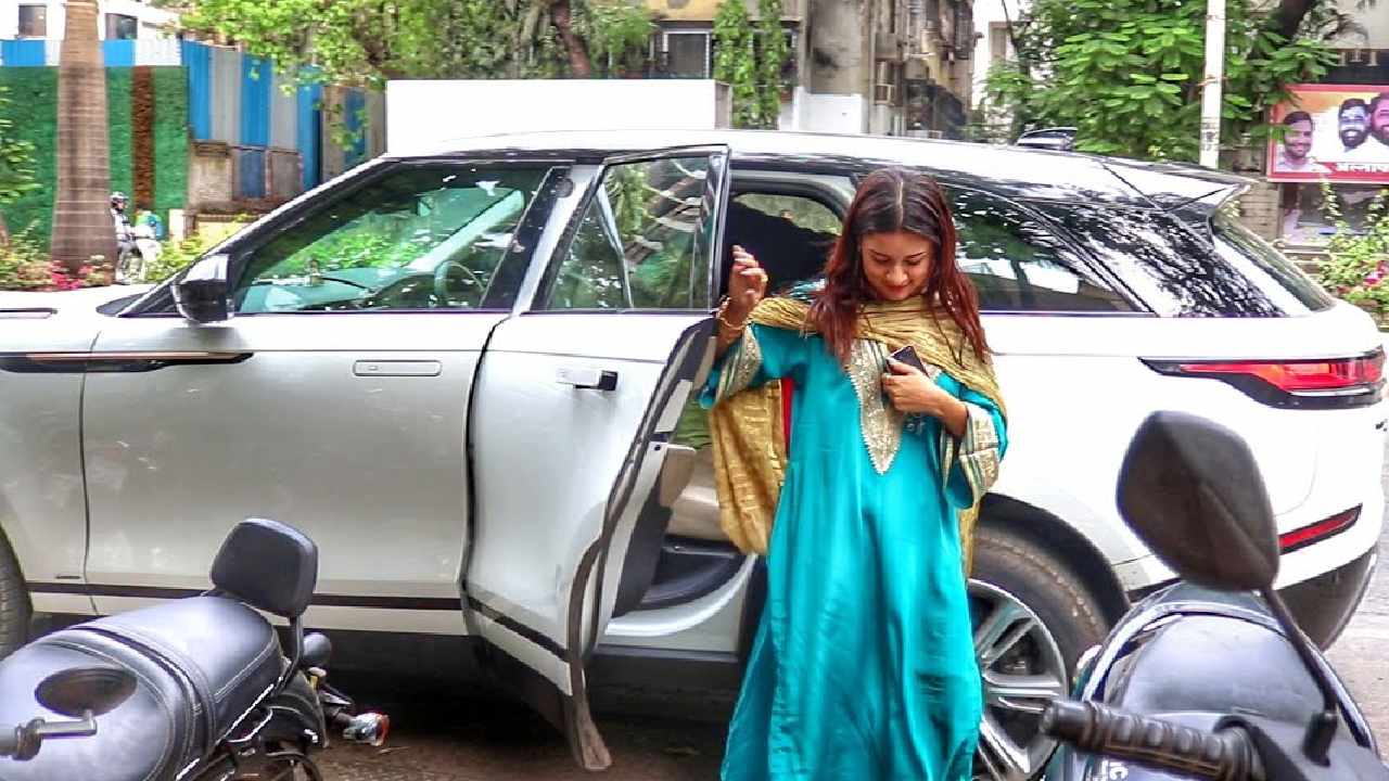 Avneet Kaur with Range Rover Velar