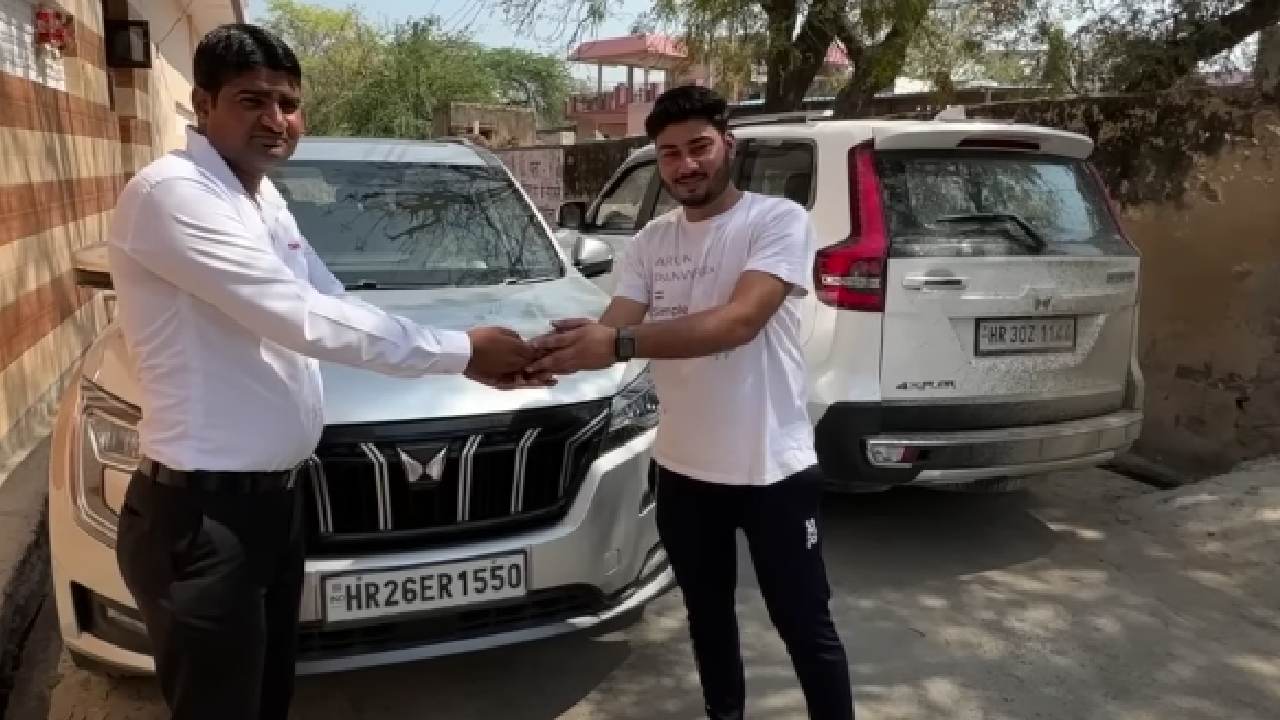 Mahindra Gives XUV700 to Vlogger with Sunroof Leakage in Scorpio N