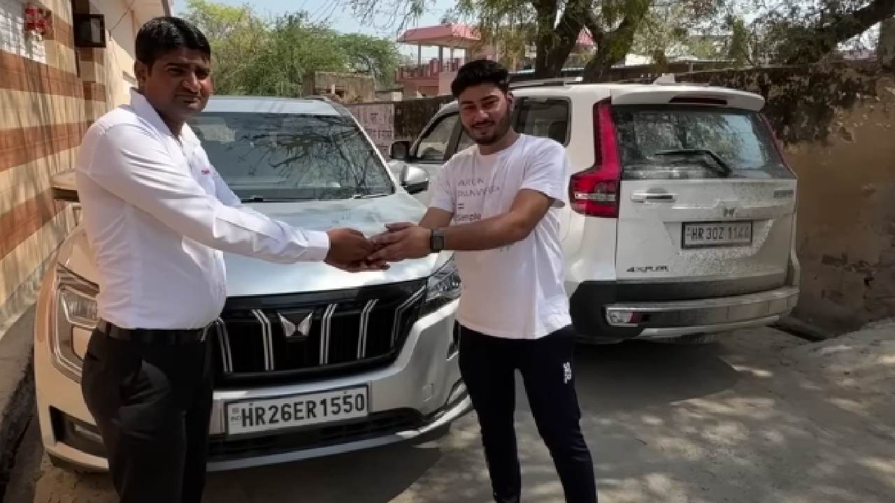 Mahindra Gives XUV700 to Vlogger with Sunroof Leakage in Scorpio N