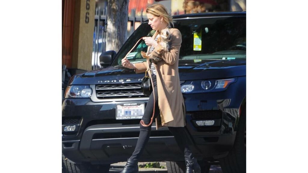 Amber Heard with Her Range Rover Sport