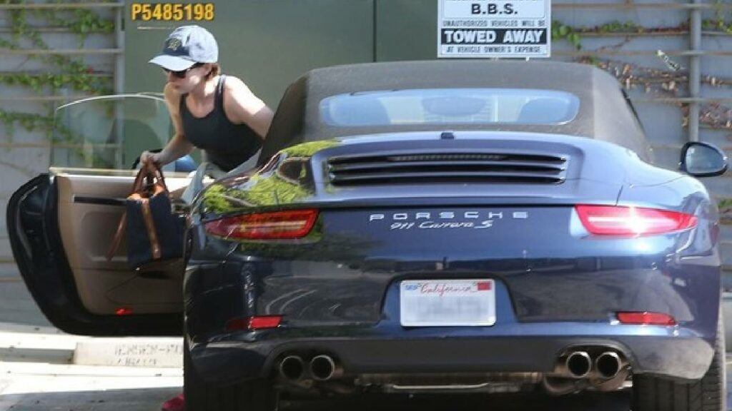 Porsche 911 Carrera S Convertible of Anne Hathaway