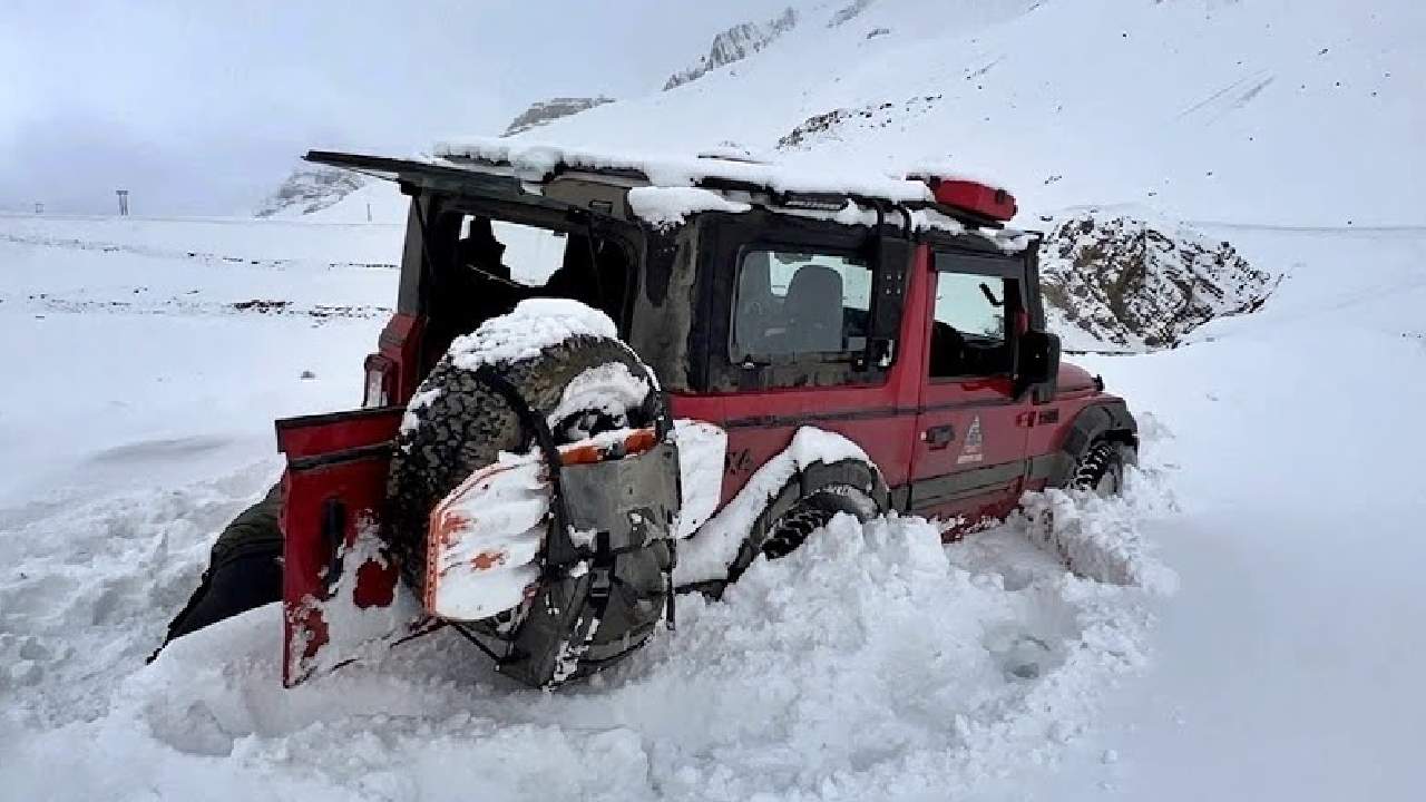 Mahindra Thar with Snow Chains