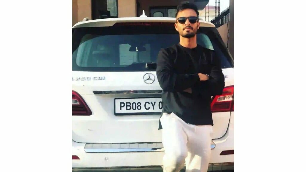 Mandeep Singh with His Mercedes Ml 250 Cdi