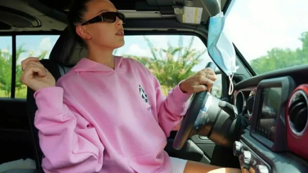 Millie Bobby Brown with her Jeep Wrangler Rubicon