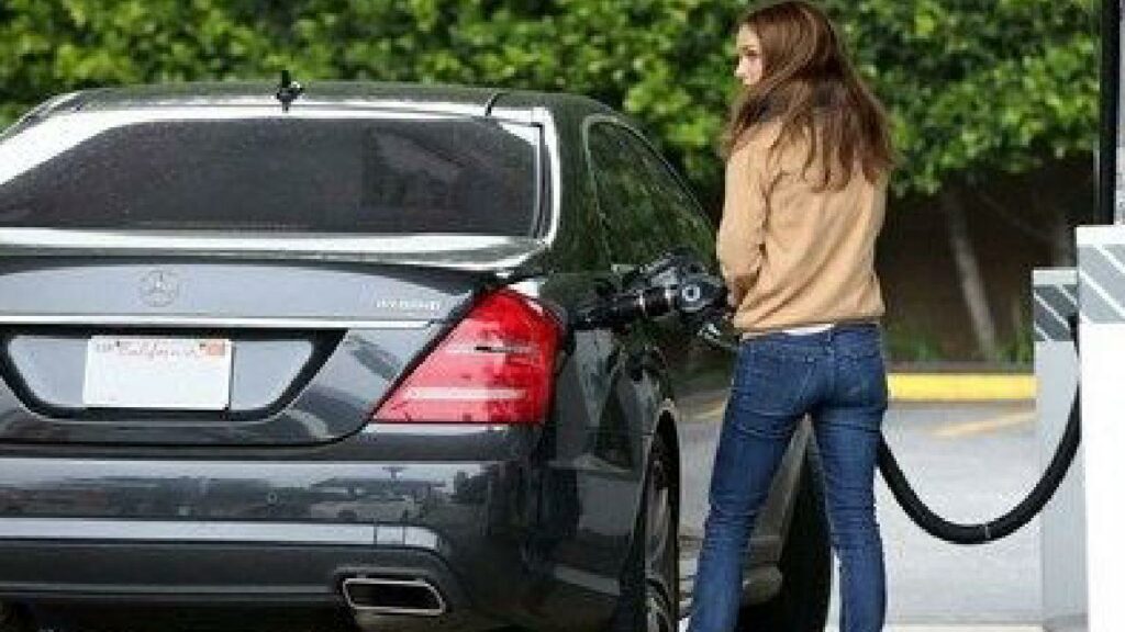 Natalie Portman with Her Mercedes benz S class