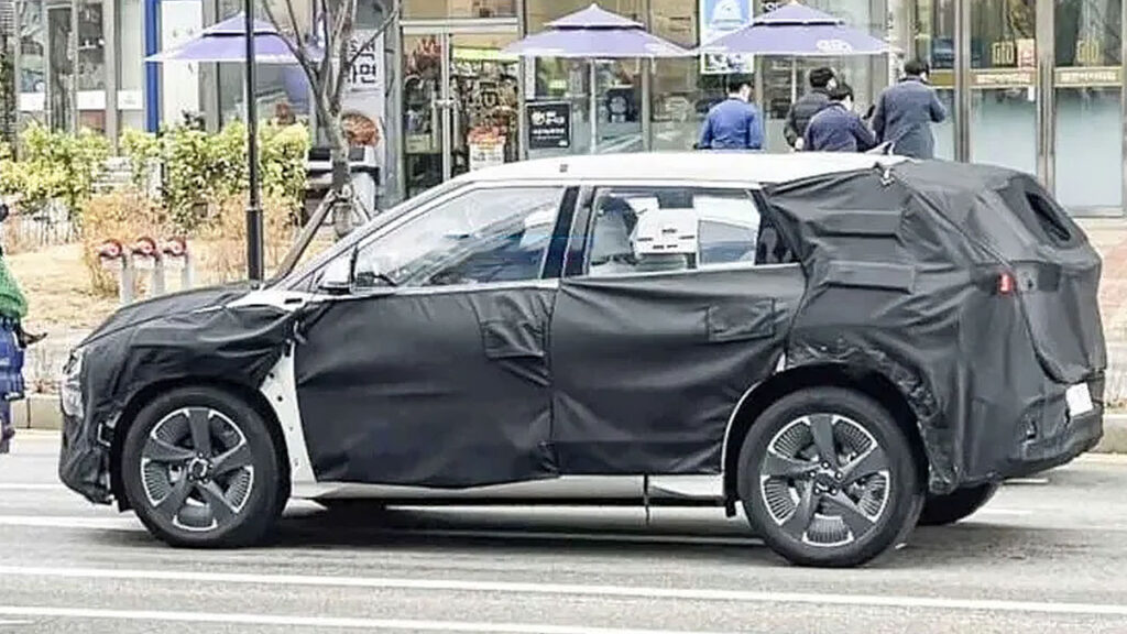 Kia Carens Ev Spotted in South Korea