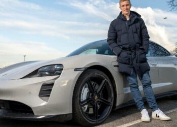 Cars of Players of Liverpool and Brentford