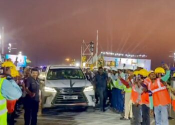Devendra Fadnavis Drives Lexus LX on India's Longest Sea Bridge