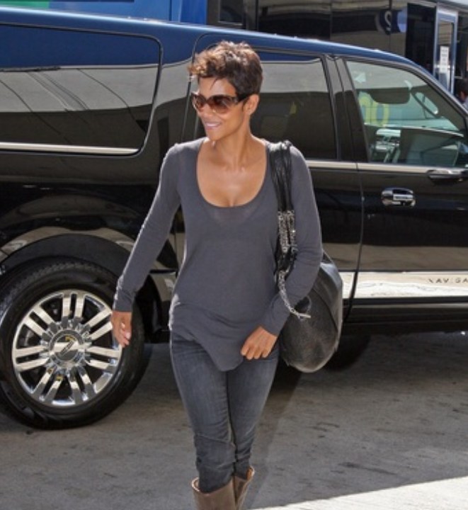 Halle Berry with Lincoln Navigator