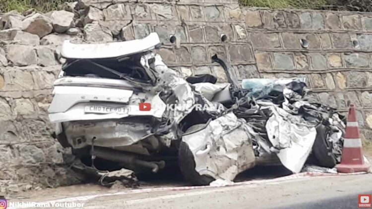 hyundai creta crushed by truck