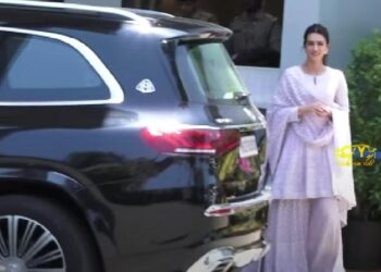 Kriti Sanon in Mercedes Maybach GLS600