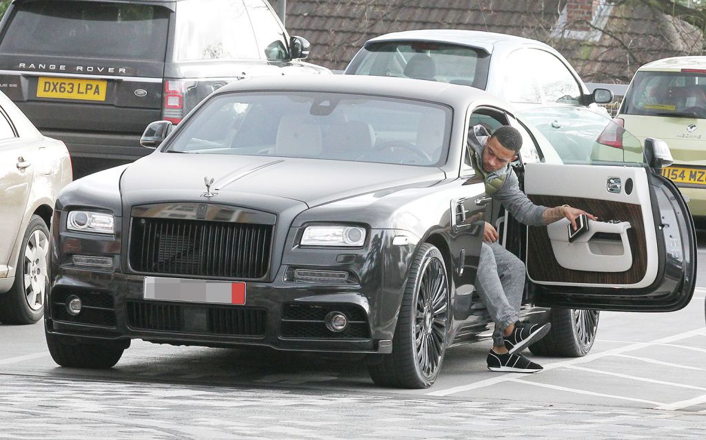 Memphis Depay with his Rolls Royce Wraith Mansory