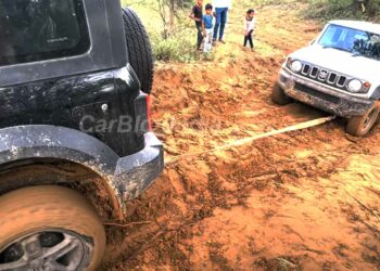 Maruti Jimny Rescues Mahindra Thar in Off-Road