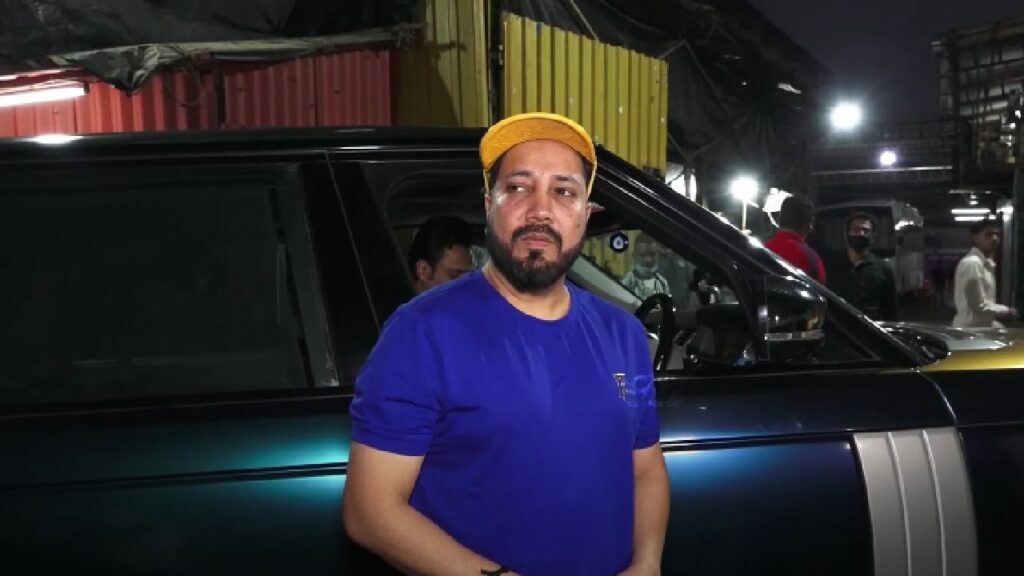 Mika Singh with His Range Rover Suv