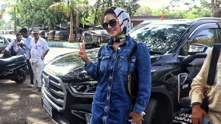 Sunny Leone in MG Gloster
