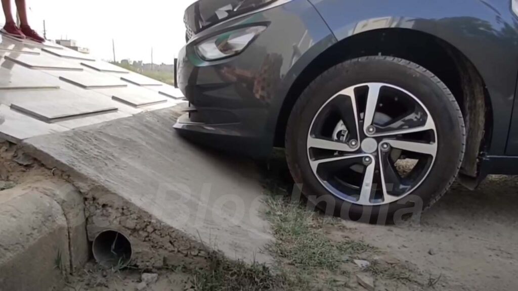 tata altroz ground clearance test