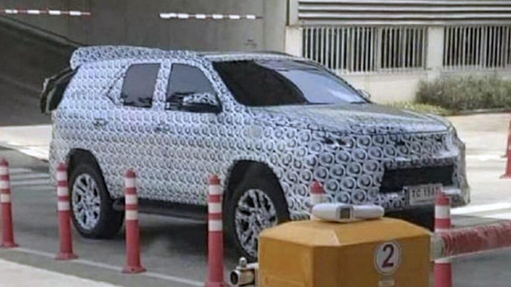 2024 toyota fortuner side profile