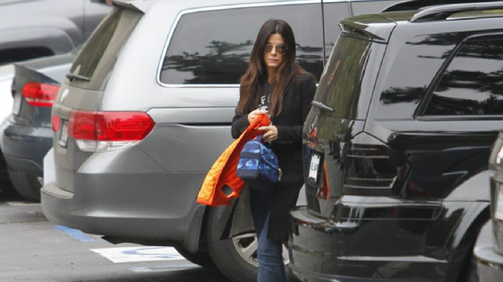 Sandra Bullock with Lincoln Navigator