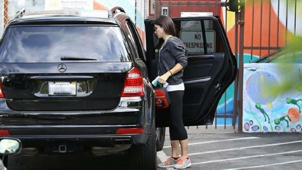 Sandra Bullock with Mercedes benz Gls 4matic