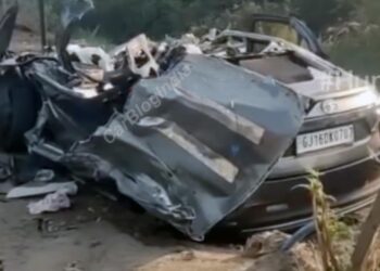 tata tigor splits open accident