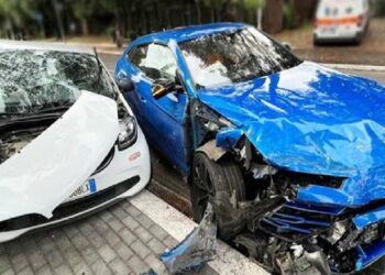 YouTubers in Lamborghini Urus Crash Smar Car